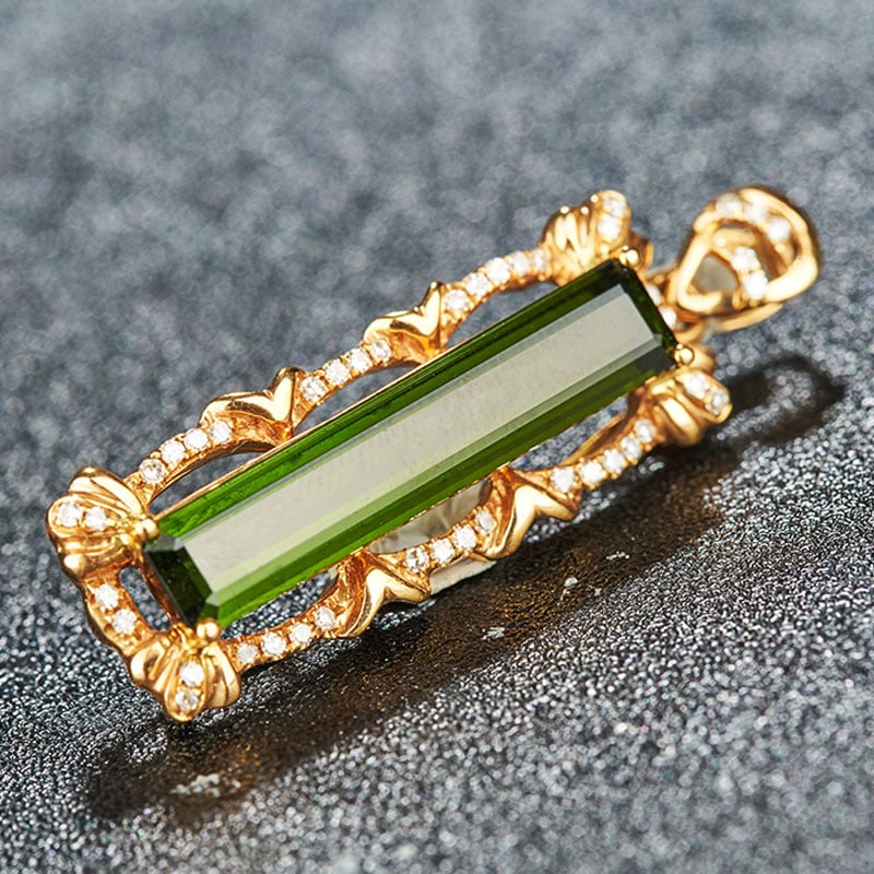 14k Gold 3.08 Ct Natural Tourmaline & Diamond Pendant( Without Chain ): Ref:231034221 // gold content:14k gold // main gemstone:tourmaline // shape:octagonal // carat weight:3. 08ct // color:green // treatment:natural // // adjacent gemstone 2 : diamond // shape:round //