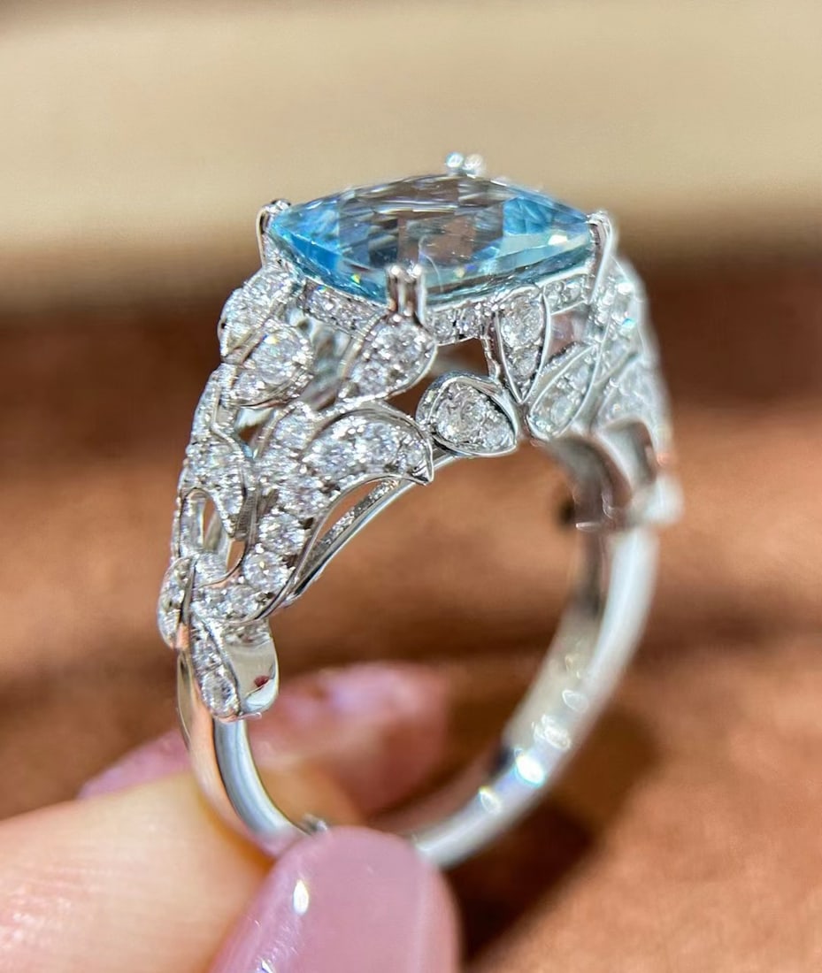 14k Gold 3.63 Ctw Natural Aquamarine & Diamond Ring: Ref:231034223 // gold content:14k gold // ring size:7. 25us // // main gemstone:aquamarine // shape:cushion // carat weight:2. 73ct // color:santa maria color // treatment:natural // // adjacent
