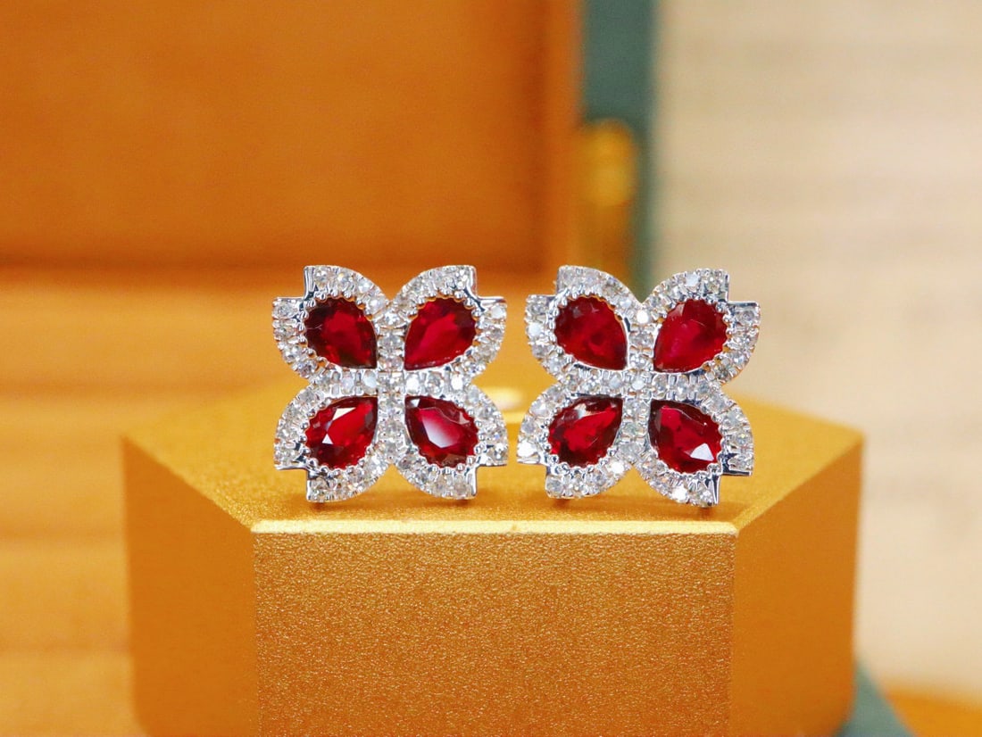 14k Gold 1.62 Ctw Natural Ruby & Diamond Earrings: Ref:231034225 // gold content:14k gold // main gemstone:ruby // shape:pear // carat weight:1. 35ct // color:pigeonblood red // treatment:natural // // adjacent gemstone 2 : diamond // number of