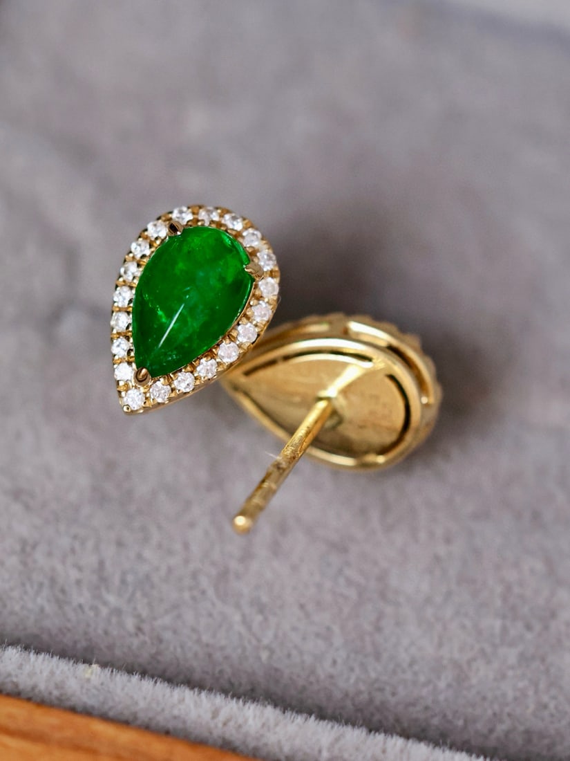 14k Gold 0.90 Ctw Vivid Green Natural Emerald & Diamond Earrings - 3