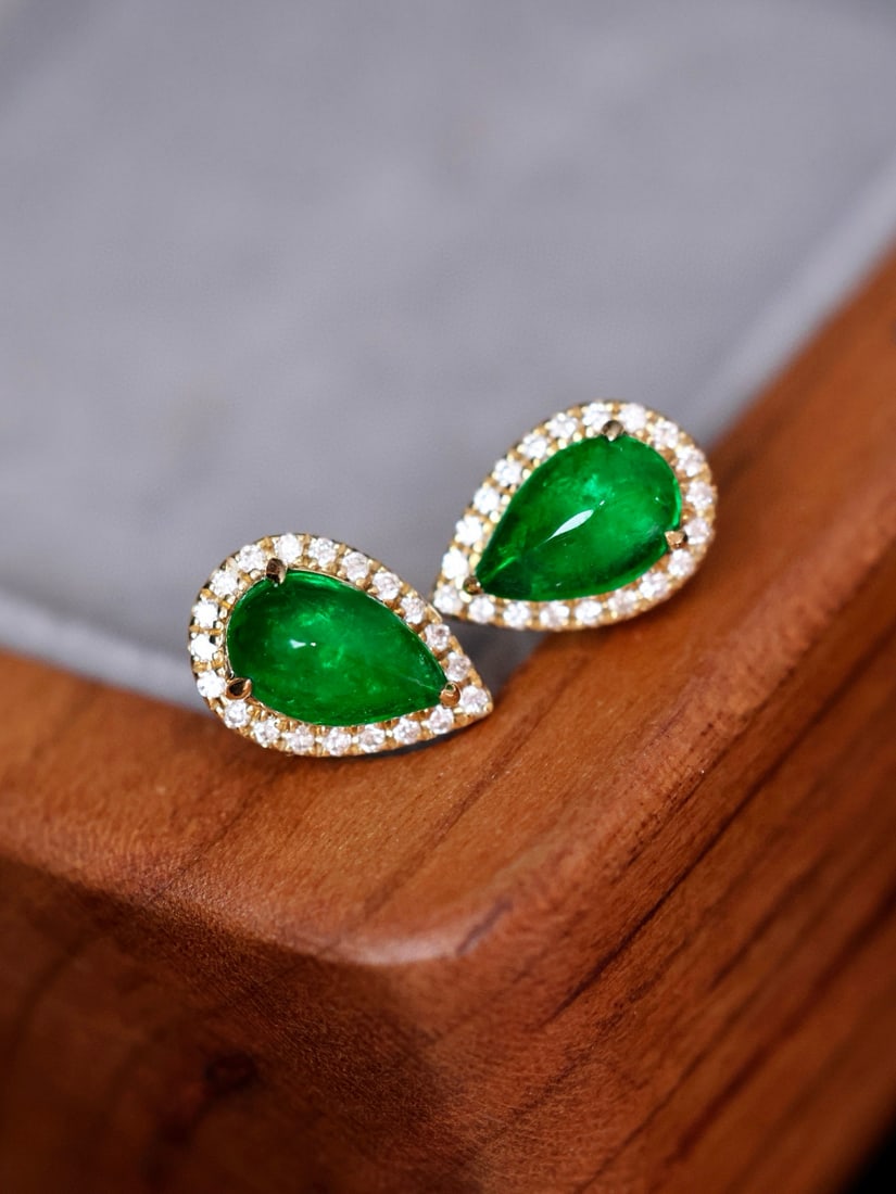 14k Gold 0.90 Ctw Vivid Green Natural Emerald & Diamond Earrings - 4