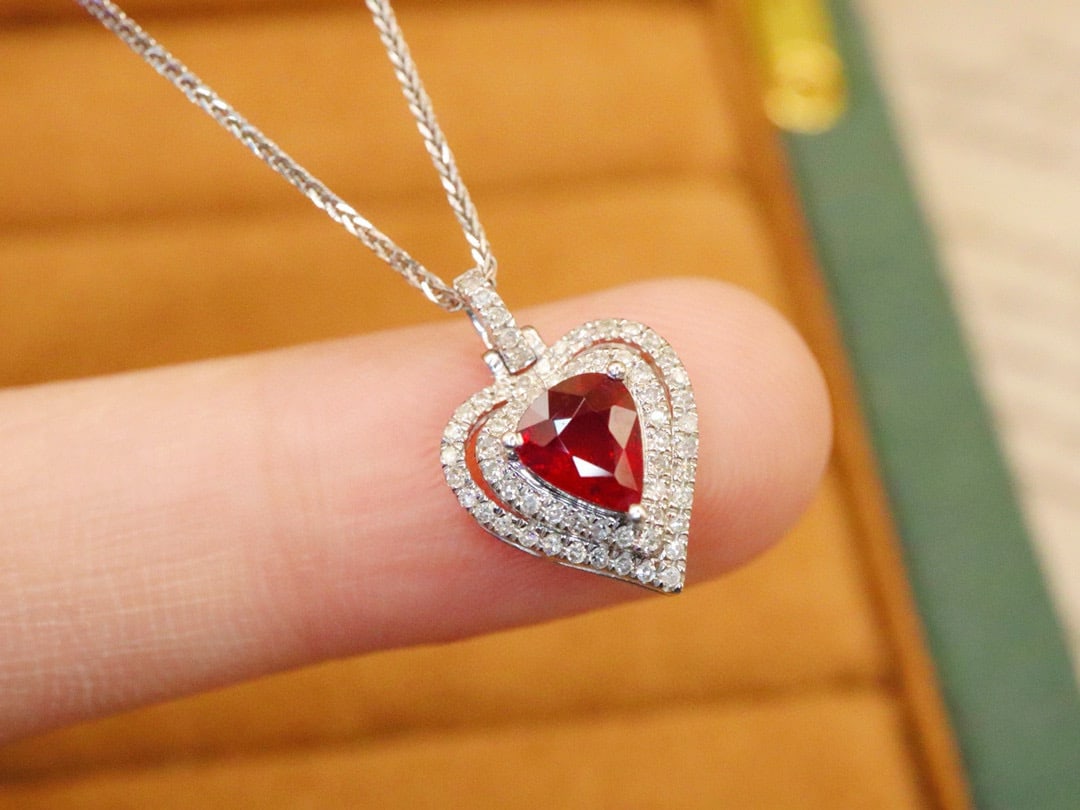 14k Gold 0.81 Ctw Natural Ruby & Diamond Pendant( Without Chain ): Ref:231034240 // gold content:14k gold // main gemstone:ruby // shape:pear // carat weight:0. 63ct // color:pigeonblood red // treatment:natural // // adjacent gemstone 2 : diamond // number of