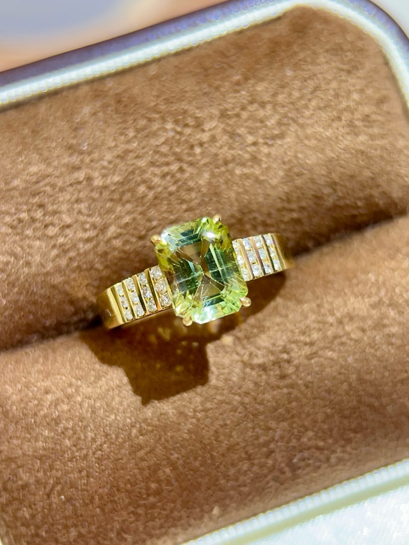 14k Gold 2.68 Ctw Natural Tourmaline & Diamond Ring: Ref:231034254 // gold content:14k gold // ring size:7. 25us // // main gemstone:tourmaline // shape:octagonal // carat weight:2. 54ct // color:green // treatment:natural // // adjacent gemstone 2 :