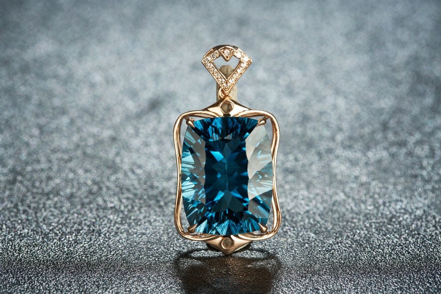 14k Gold 16.7 Ct Natural Topaz & Diamond Pendant( Without Chain ): Ref:231034259 // gold content:14k gold // main gemstone:topaz // shape:cushion // carat weight:16. 7ct // color:blue // treatment:natural // // adjacent gemstone 2 : diamond // shape:round // clarity