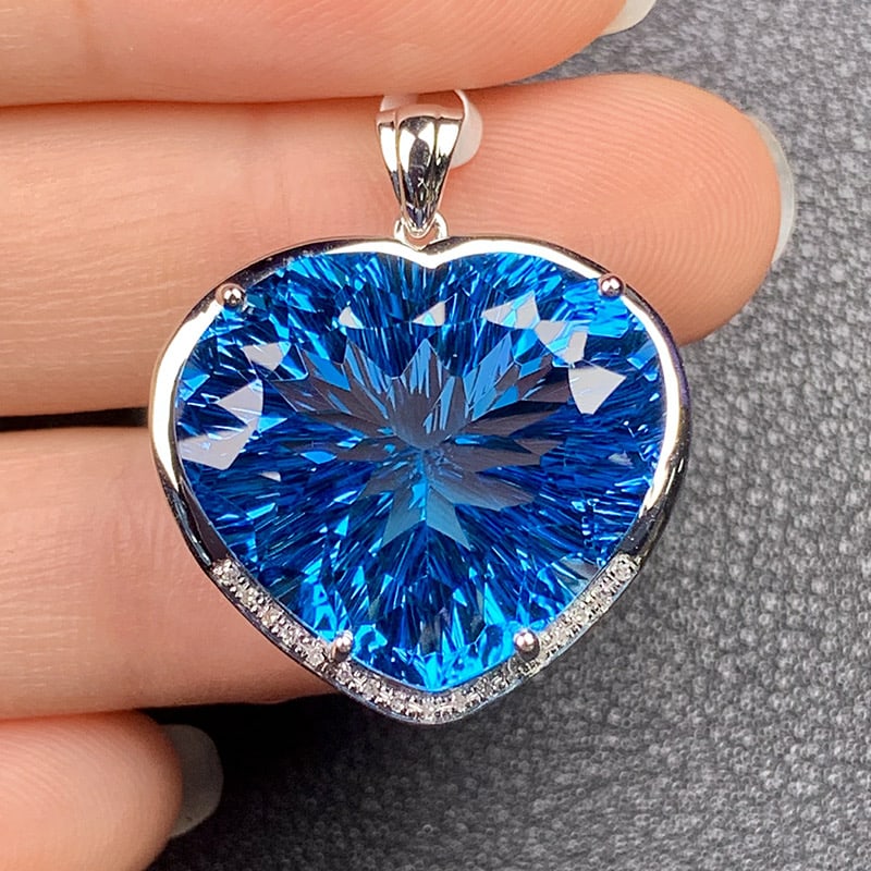 14k Gold 34.92 Ct Natural Topaz & Diamond Pendant( Without Chain ): Ref:231034261 // gold content:14k gold // main gemstone:topaz // shape:heart // carat weight:34. 92ct // color:blue // treatment:natural // // adjacent gemstone 2 : diamond // shape:round // clarity