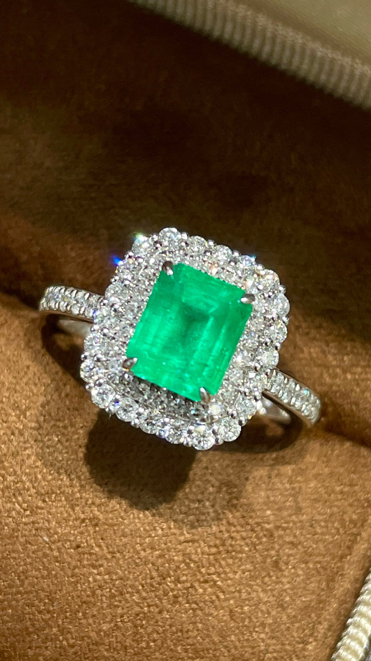 14k Gold 2.00 Ctw Natural Emerald & Diamond Ring: Ref:231034275 // gold content:14k gold // ring size:7. 25us // // main gemstone:emerald // shape:octagonal // carat weight:1. 30ct // color:green // treatment:natural // // adjacent gemstone 2 : diamo