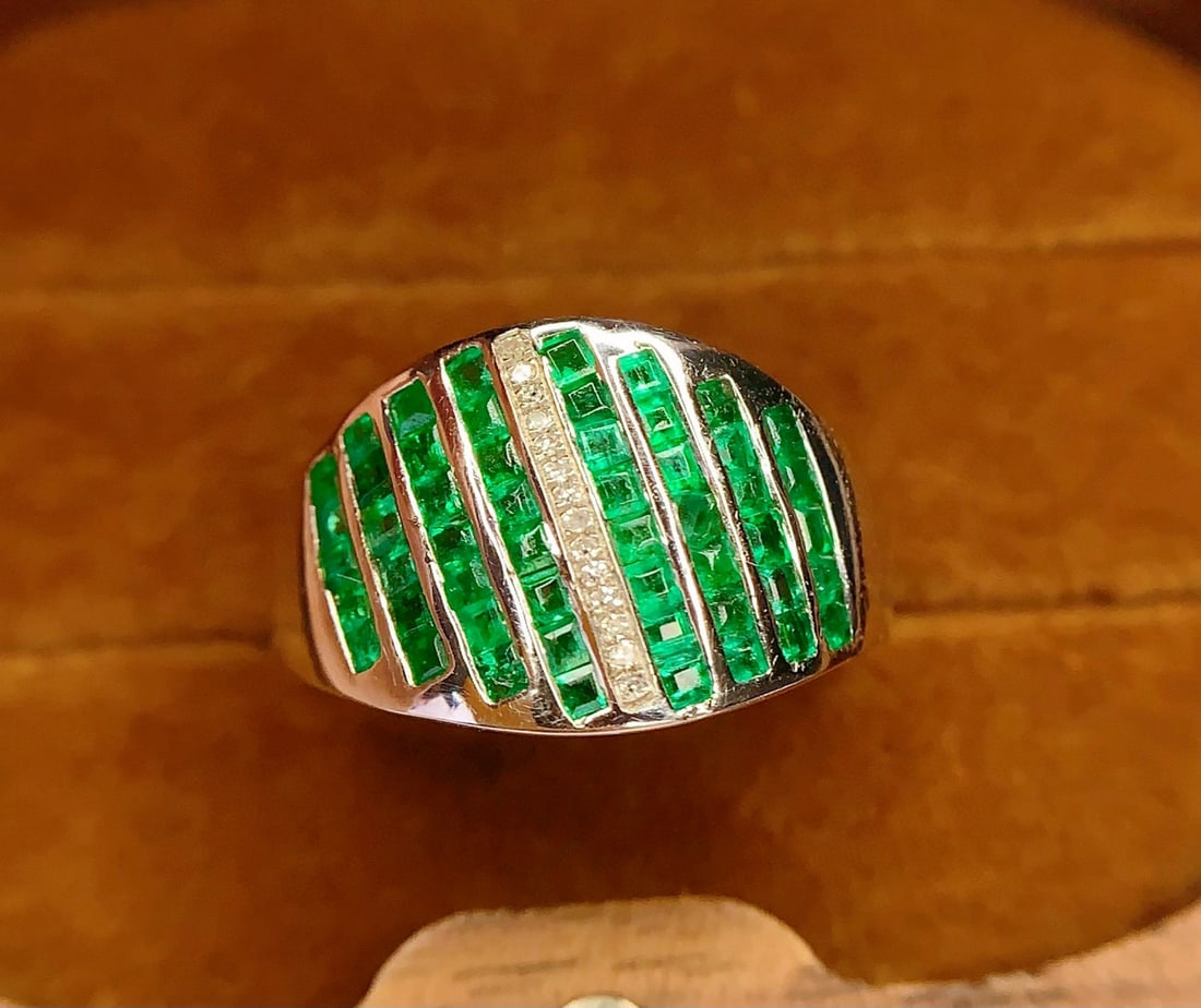 14k Gold 1.6 Ct Vivid Green Natural Emerald & Diamond Ring - 3
