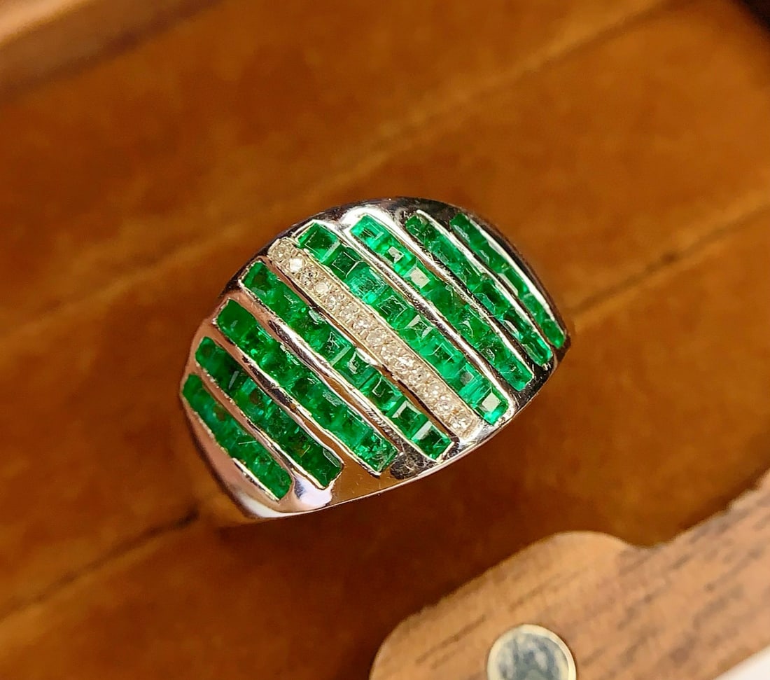 14k Gold 1.6 Ct Vivid Green Natural Emerald & Diamond Ring - 4