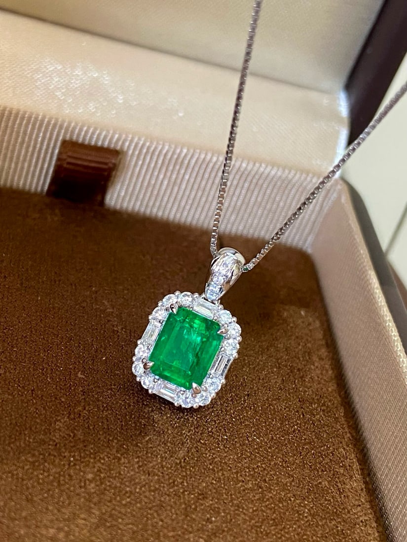 14k Gold 1.71 Ctw Vivid Green Natural Emerald & Diamond Pendant( Without Chain ): Ref:231034289 // gold content:14k gold // main gemstone:emerald // shape:octagonal // carat weight:1. 4ct // color:vivid green // treatment:natural // // adjacent gemstone 2 : diamond // shape:round