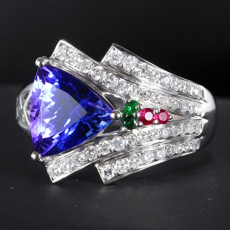 14k Gold 2.6 Ct Natural Tanzanite & Diamond Ring: Ref:231034297 // gold content:14k gold // ring size:7. 25us // // main gemstone:tanzanite // shape:triangle // carat weight:2. 6ct // color:blue // treatment:natural // // adjacent gemstone 2 :