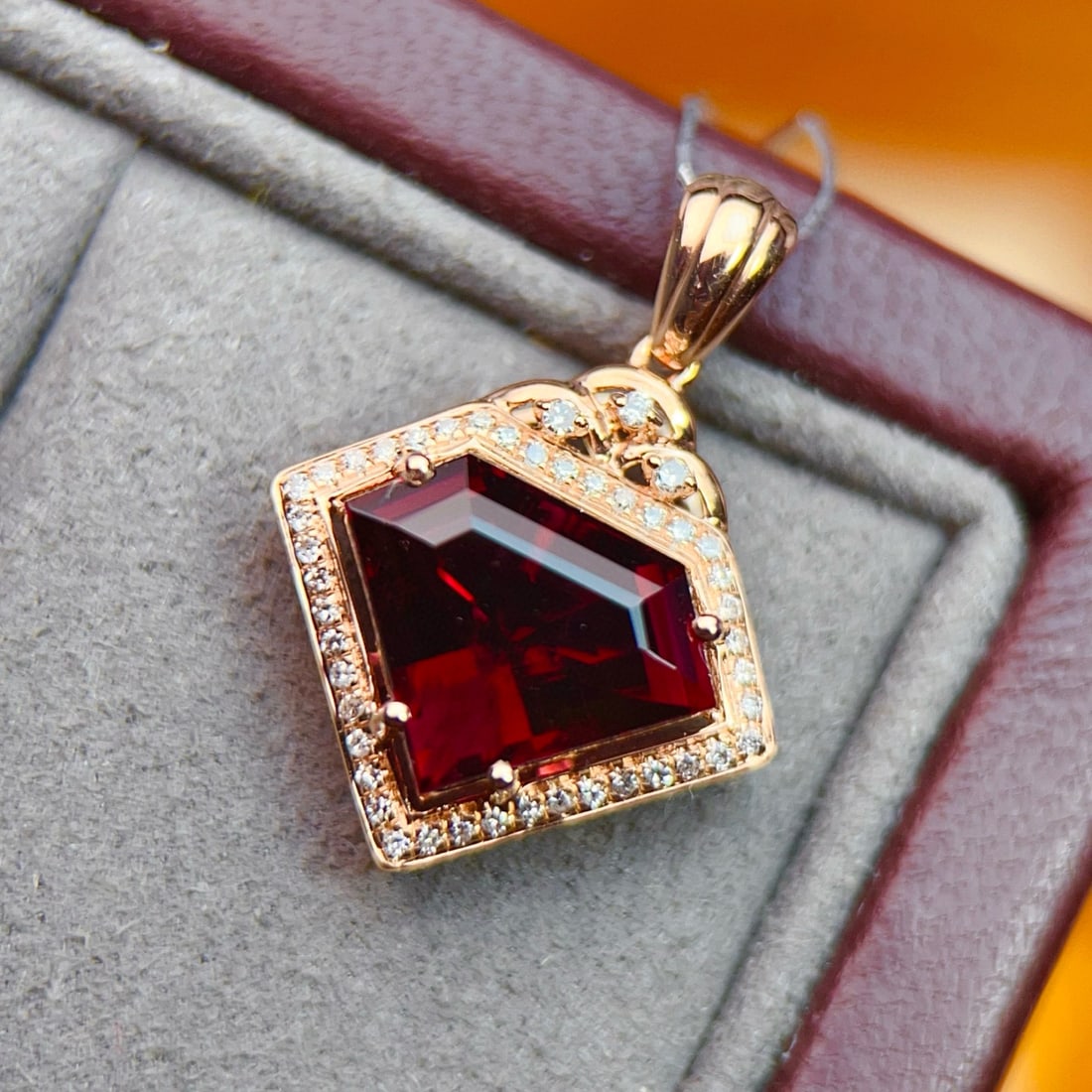 14k Gold 2.99 Ctw Natural Tourmaline & Diamond Pendant( Without Chain ): Ref:231034301 // gold content:14k gold // main gemstone:tourmaline // shape:other // carat weight:2. 85ct // color:red // treatment:natural // // adjacent gemstone 2 : diamond // number of stones:45