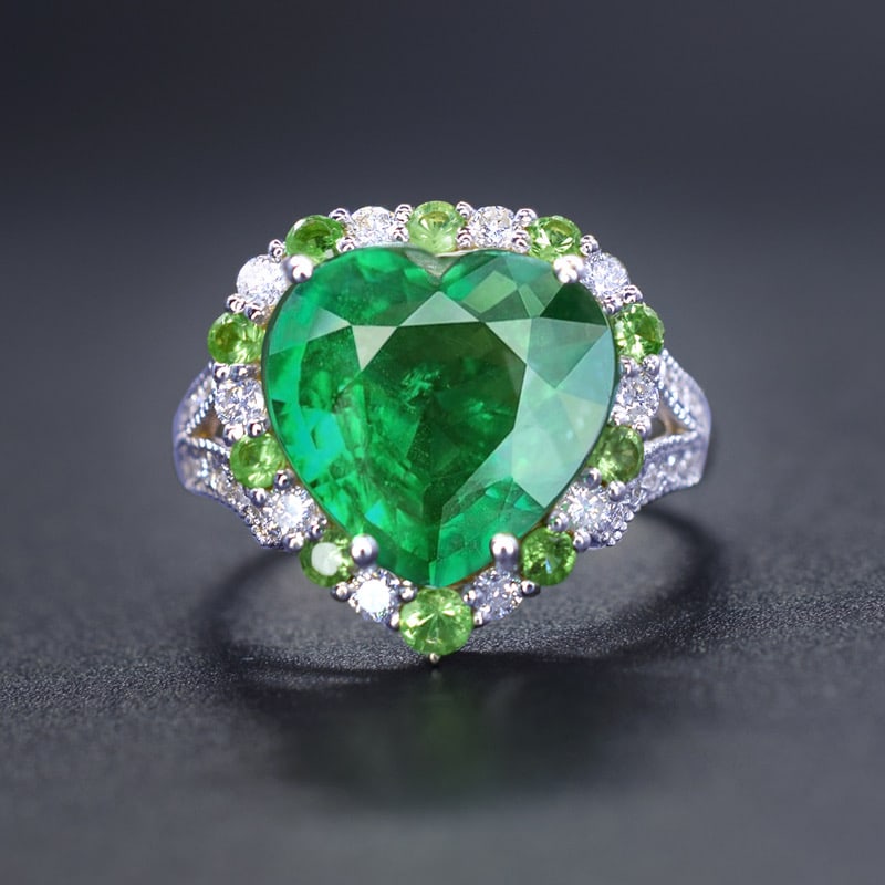 14k Gold 6.52 Ctw Natural Tsavorite & Diamond Ring: Ref:231034302 // gold content:14k gold // ring size:7. 25us // // main gemstone:tsavorite // shape:heart // carat weight:6. 15ct // color:green // treatment:natural // // adjacent gemstone 2 : diamond