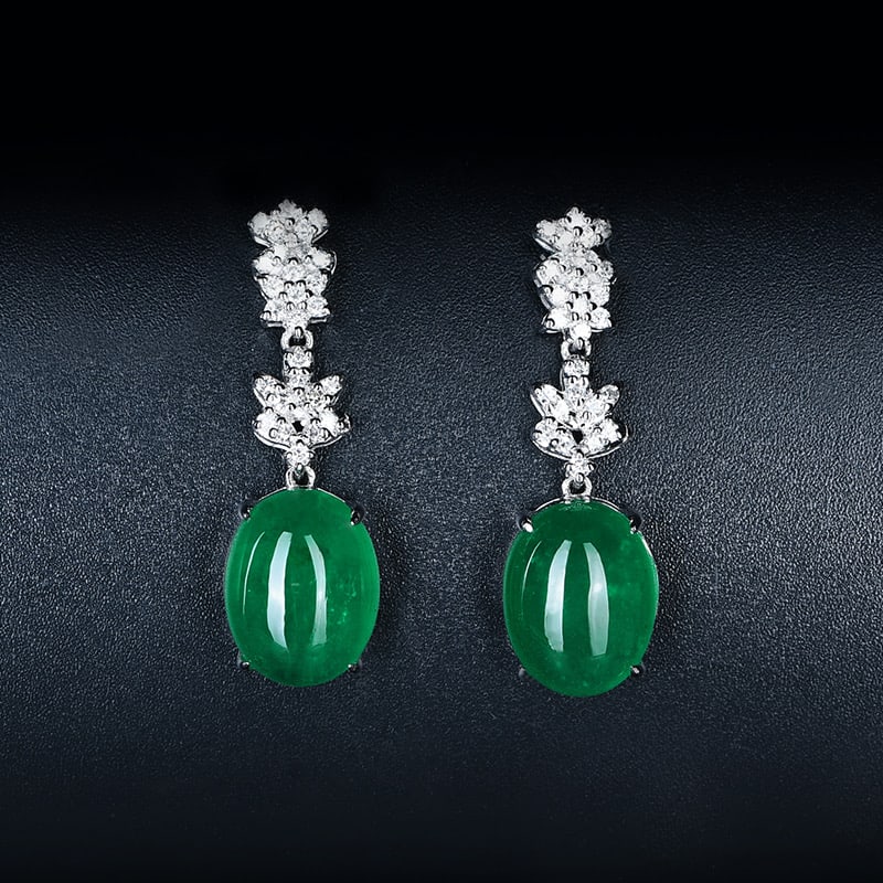14k Gold 7.41 Ct Natural Emerald & Diamond Earrings: Ref:231034321 // gold content:14k gold // main gemstone:emerald // shape:oval // carat weight:7. 41ct // color:green // treatment:natural // // adjacent gemstone 2 : diamond // shape:round // clarity 