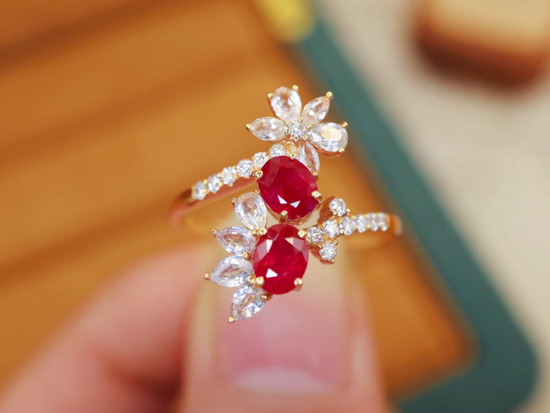 14k Gold 1.07 Ctw Natural Ruby & Diamond Ring: Ref:231034323 // gold content:14k gold // ring size:7. 25us // // main gemstone:ruby // shape:oval // carat weight:0. 92ct // color:red // treatment:natural // // adjacent gemstone 2 : diamond //