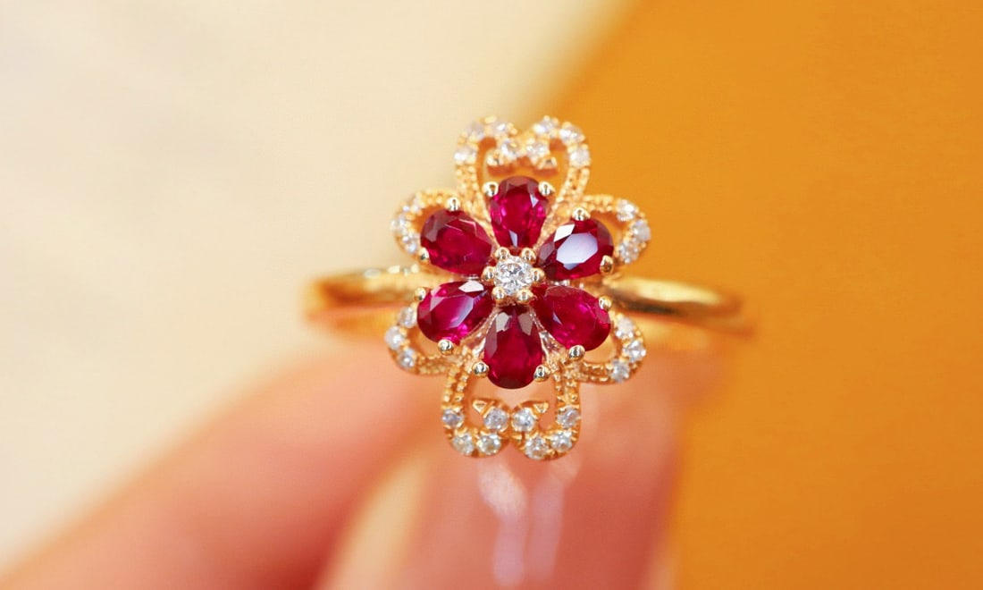 14k Gold 0.43 Ctw Natural Ruby & Diamond Ring: Ref:231034326 // gold content:14k gold // ring size:7. 25us // // main gemstone:ruby // shape:pear // carat weight:0. 34ct // color:red // treatment:natural // // adjacent gemstone 2 : diamond //