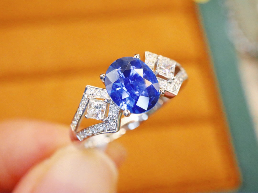 14k Gold 1.30 Ctw Natural Sapphire & Diamond Ring: Ref:231034327 // gold content:14k gold // ring size:7. 25us // // main gemstone:sapphire // shape:oval // carat weight:1. 01ct // color:cornflower blue // treatment:natural // // adjacent gemstone 2
