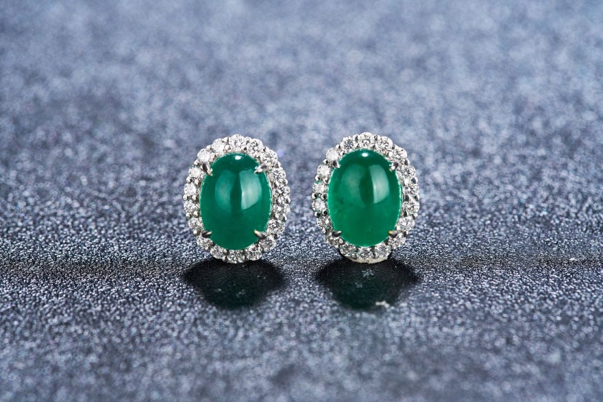 14k Gold 3.65 Ctw Natural Emerald & Diamond Earrings: Ref:231034329 // gold content:14k gold // main gemstone:emerald // shape:oval // carat weight:3. 18ct // color:green // treatment:natural // // adjacent gemstone 2 : diamond // shape:round // carat we