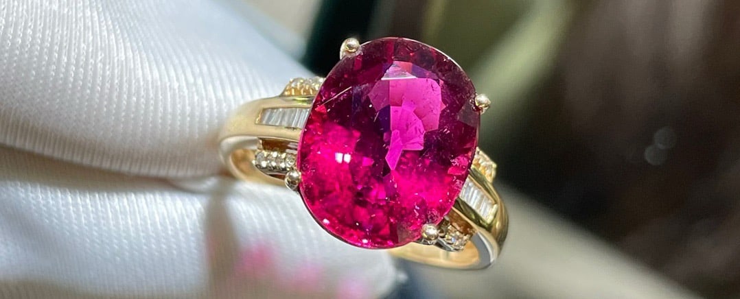 14k Gold 6.29 Ct Natural Tourmaline & Diamond Ring: Ref:231034337 // gold content:14k gold // ring size:7. 25us // // main gemstone:tourmaline // shape:oval // carat weight:6. 29ct // color:red // treatment:natural // // adjacent gemstone 2 : diamond