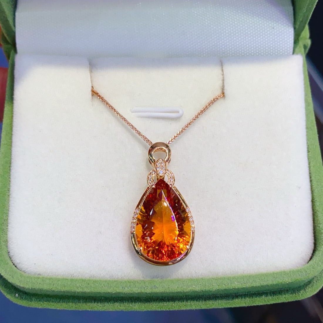 14k Gold 8.7 Ct Natural Citrine & Diamond Pendant( Without Chain ): Ref:231034353 // gold content:14k gold // main gemstone:citrine // shape:pear // carat weight:8. 7ct // color:yellow // treatment:natural // // adjacent gemstone 2 : diamond // number of stones:24 //