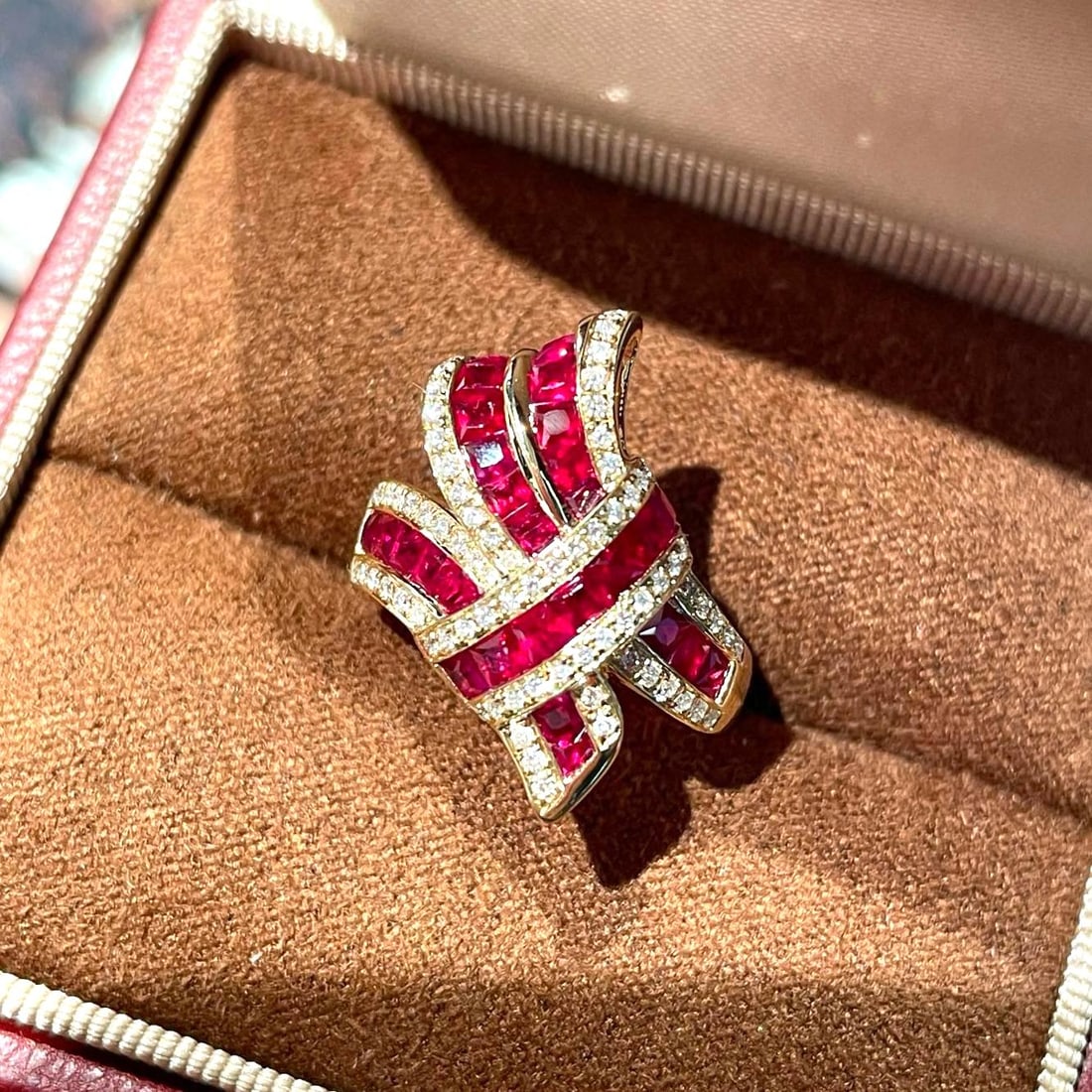 14k Gold 1.6 Ct Natural Ruby & Diamond Ring: Ref:231034362 // gold content:14k gold // ring size:7. 25us // // main gemstone:ruby // shape:princess // carat weight:1. 6ct // color:red // treatment:natural // // adjacent gemstone 2 : diamond //