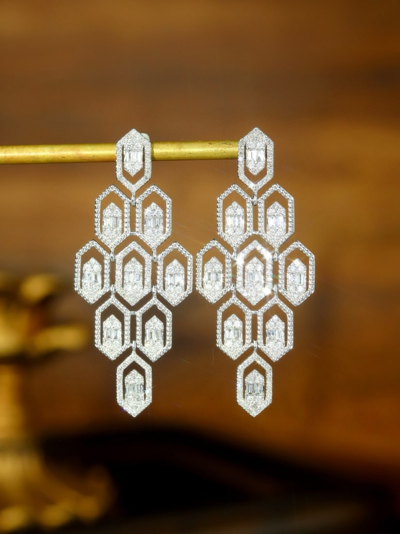 14k Gold 0.80 Ct Natural H Diamond Earrings: Ref:231034371 // gold content:14k gold // main gemstone:diamond // shape:multiply // carat weight:0. 80ct // clarity grade:vs-si // color:h // treatment:natural // Condition: New Low Estimate: