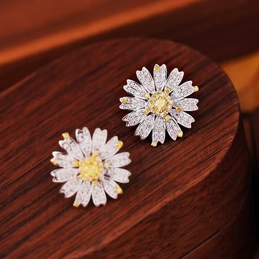 14k Gold 0.9 Ct Natural Color Diamond Earrings - 4