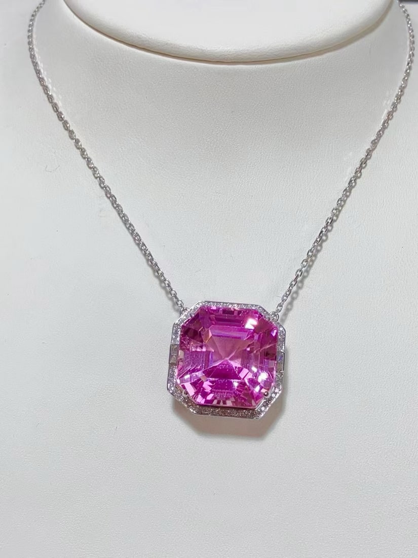 14k Gold 35.31 Ctw Natural Kunzite & Diamond Necklace: Ref:231034376 // gold content:14k gold // main gemstone:kunzite // shape:octagonal // carat weight:35. 03ct // color:purple // treatment:natural // // adjacent gemstone 2 : diamond // shape:round //