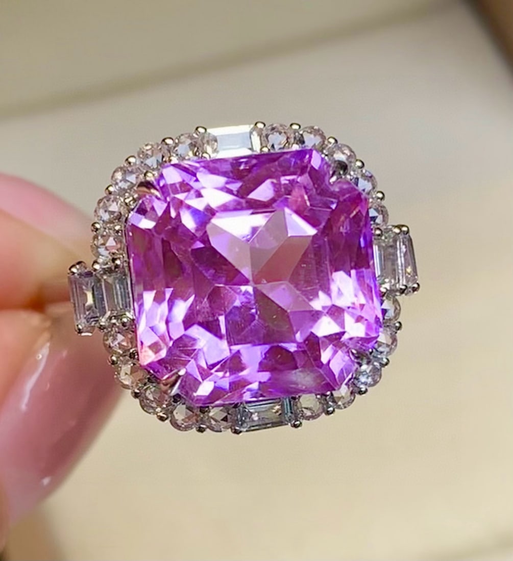 14k Gold 11.35 Ct Natural Kunzite & Sapphire Ring: Ref:231034379 // gold content:14k gold // ring size:7. 25us // // main gemstone:kunzite // shape:octagonal // carat weight:11. 35ct // color:purple // treatment:natural // // adjacent gemstone 2 :