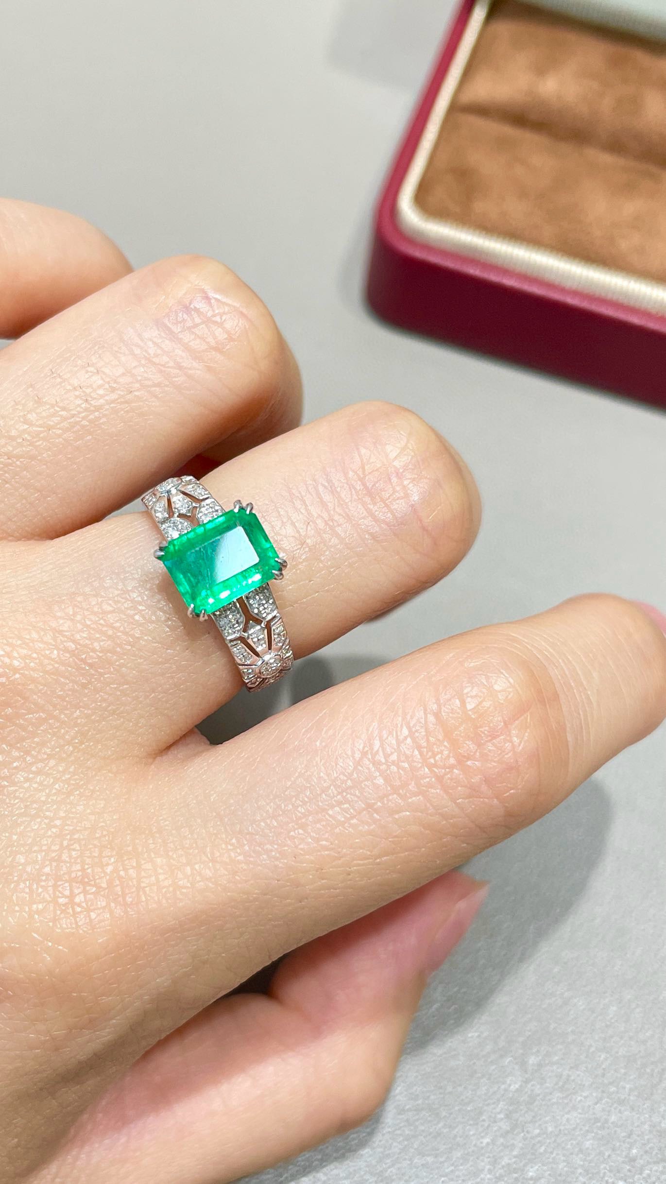 14k Gold 2 Ct Natural Emerald & Diamond Ring - 2