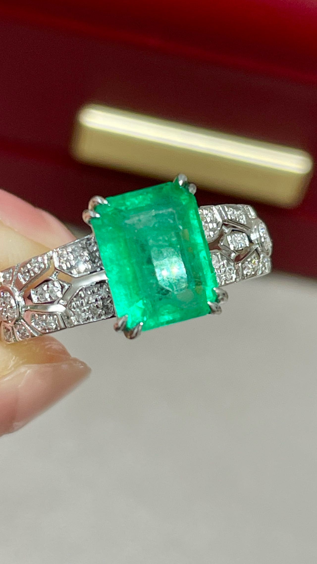 14k Gold 2 Ct Natural Emerald & Diamond Ring - 3