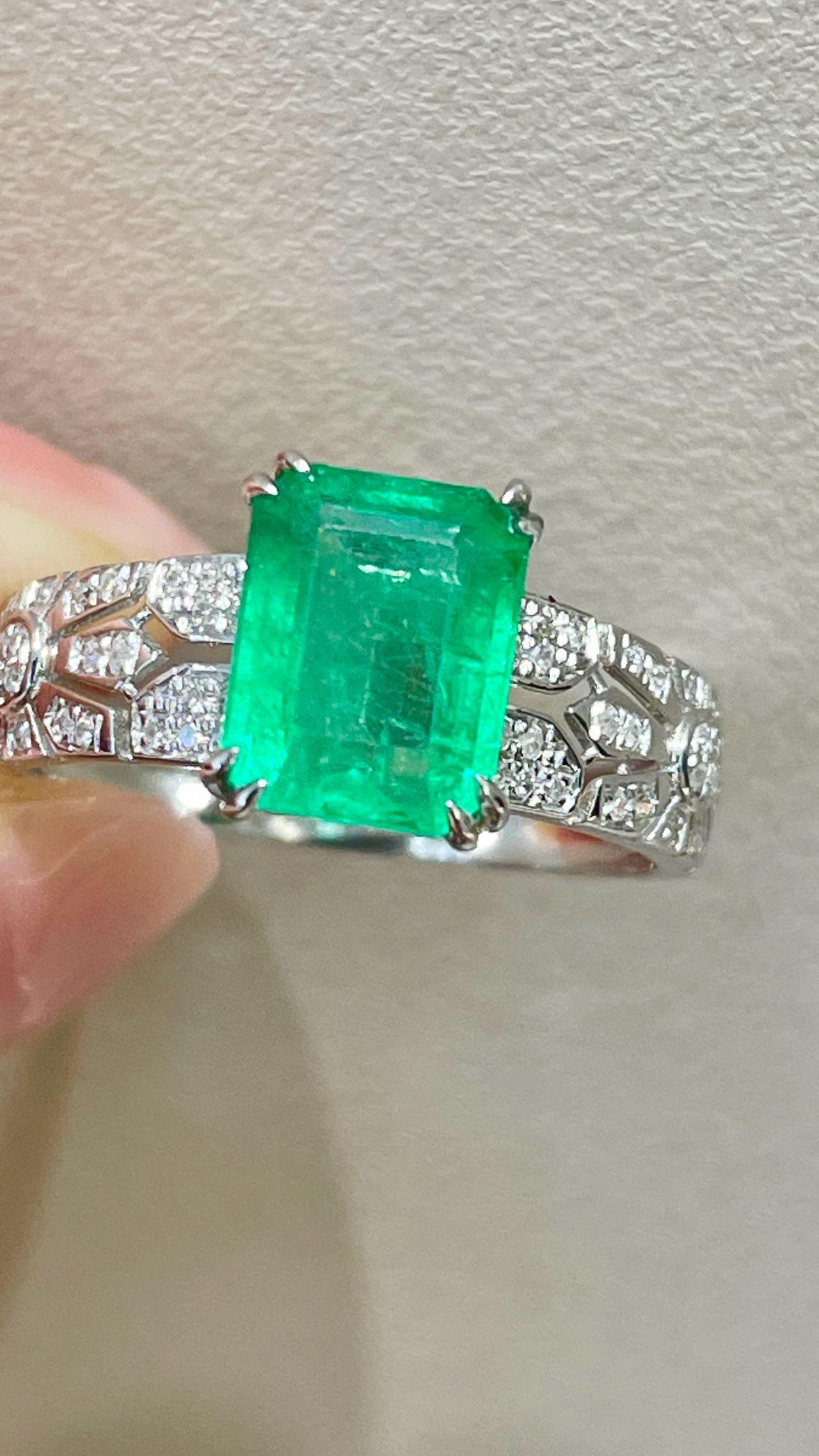 14k Gold 2 Ct Natural Emerald & Diamond Ring - 6