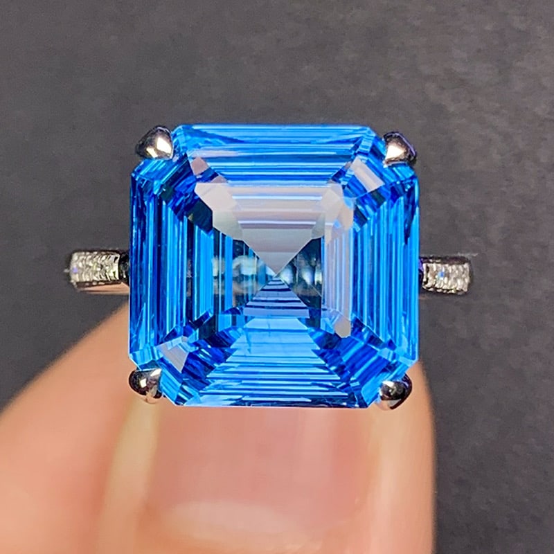 14k Gold 8.65 Ct Natural Topaz & Diamond Ring: Ref:231034405 // gold content:14k gold // ring size:7. 25us // // main gemstone:topaz // shape:octagonal // carat weight:8. 65ct // color:blue // treatment:natural // // adjacent gemstone 2 : diamond