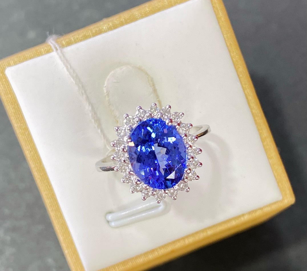 14k Gold 3.01 Ctw Natural Tanzanite & Diamond Ring: Ref:231034414 // gold content:14k gold // ring size:7. 25us // // main gemstone:tanzanite // shape:oval // carat weight:2. 71ct // color:blue // treatment:natural // // adjacent gemstone 2 : diamond