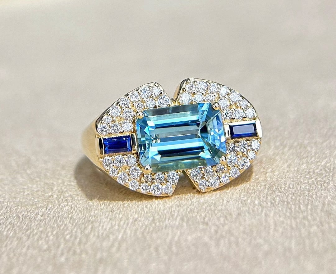 14k Gold 3.34 Ctw Natural Aquamarine & Diamond Ring: Ref:231034416 // gold content:14k gold // ring size:7. 25us // // main gemstone:aquamarine // shape:octagonal // carat weight:2. 58ct // color:santa maria color // treatment:natural // // adjacent