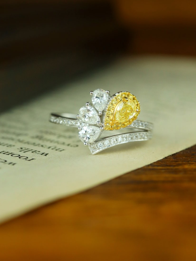14k Gold 0.82 Ctw Natural Yellow Diamond & Diamond Ring (1 of 7)