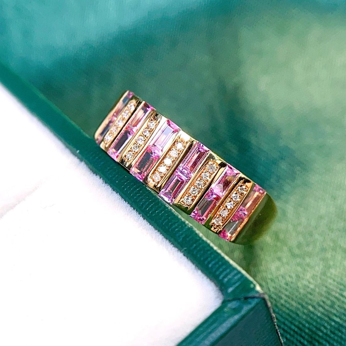 14k Gold 1.80 Ct Natural Sapphire & Diamond Ring: Ref:231034435 // gold content:14k gold // ring size:7. 25us // // main gemstone:sapphire // shape:rectangle // carat weight:1. 80ct // color:pink // treatment:natural // cut grade:g // // adjacent