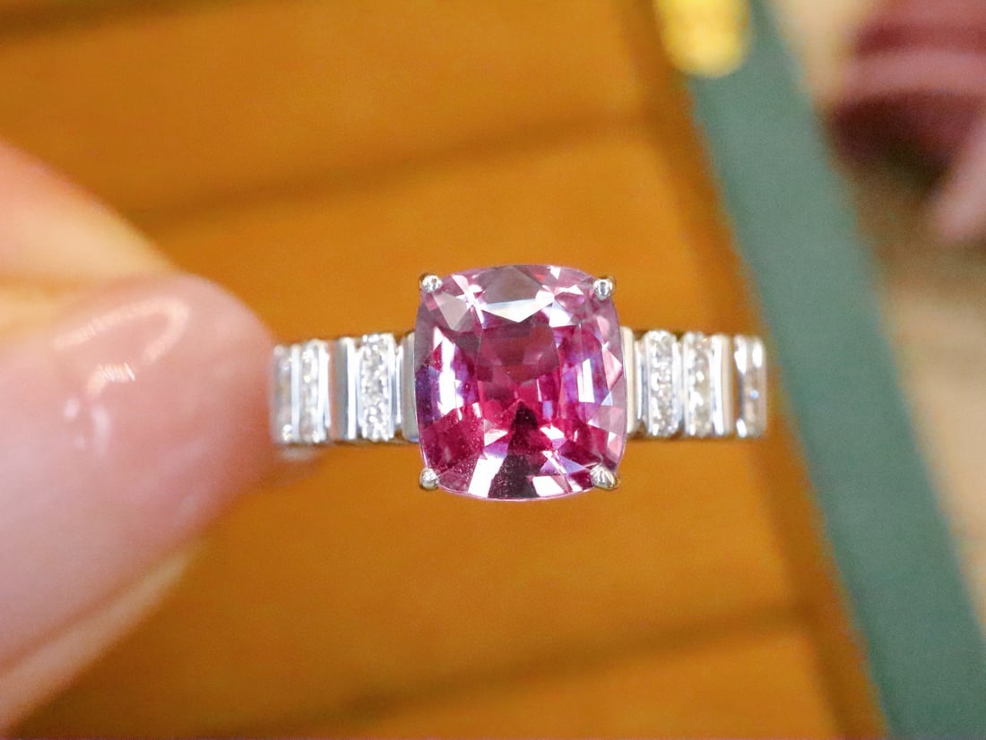14k Gold 2.10 Ctw Natural Padparadscha Sapphire & Diamond Ring: Ref:231034439 // gold content:14k gold // ring size:7. 25us // // main gemstone:padparadscha sapphire // shape:cushion // carat weight:2. 03ct // color:orangish pink // treatment:natural // // adjacen