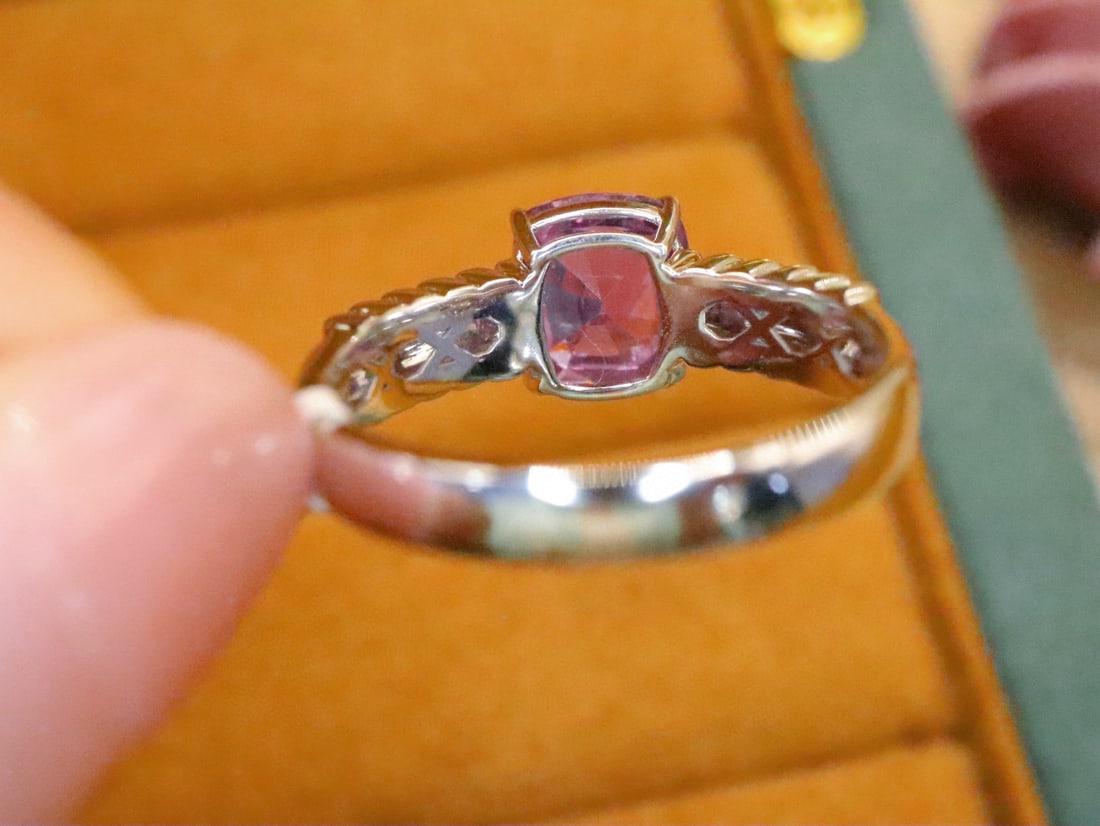14k Gold 2.10 Ctw Natural Padparadscha Sapphire & Diamond Ring - 4