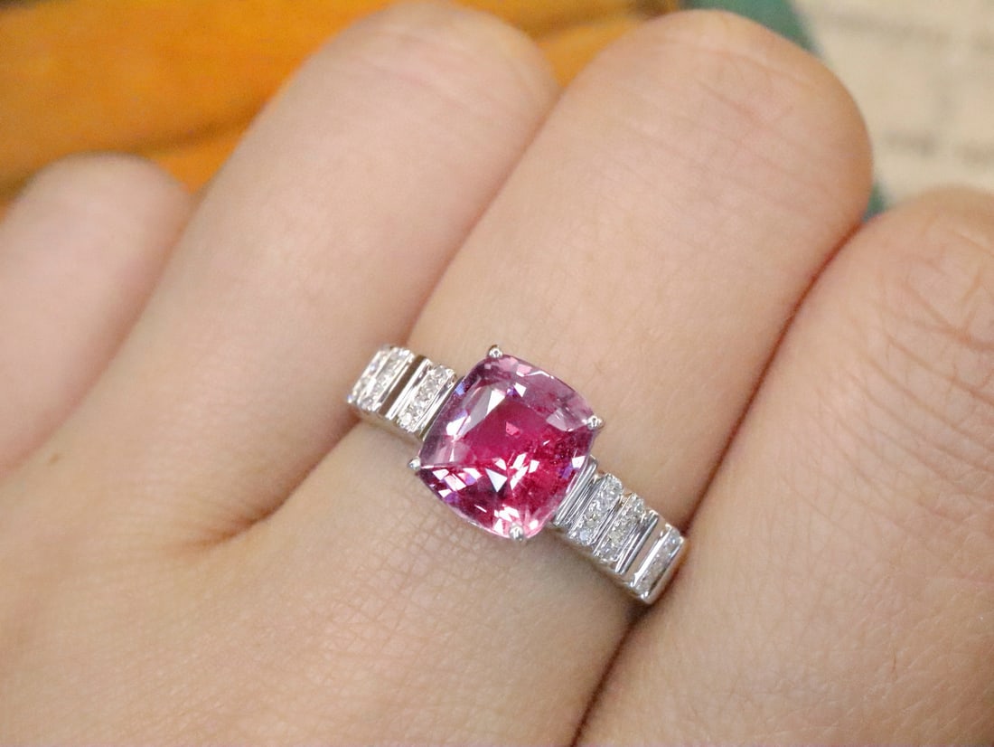 14k Gold 2.10 Ctw Natural Padparadscha Sapphire & Diamond Ring - 5