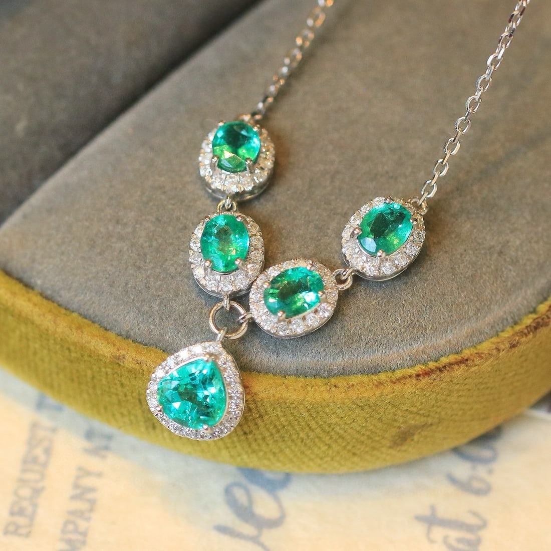 14k Gold 1.56 Ctw Natural Emerald & Diamond Necklace - 4