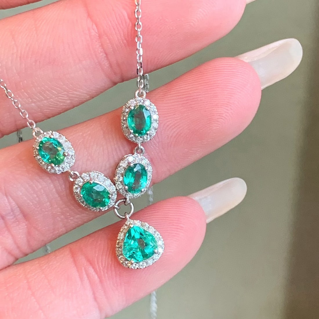 14k Gold 1.56 Ctw Natural Emerald & Diamond Necklace - 5