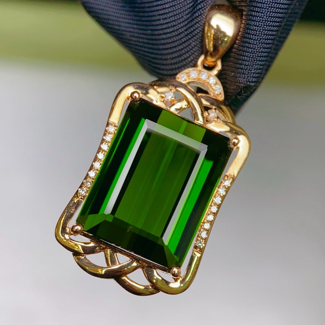 14k Gold 10.47 Ctw Natural Tourmaline & Diamond Pendant( Without Chain ): Ref:231035074 // gold content:14k gold // main gemstone:tourmaline // shape:octagonal // carat weight:10. 4ct // color:green // treatment:natural // // adjacent gemstone 2 : diamond // number of