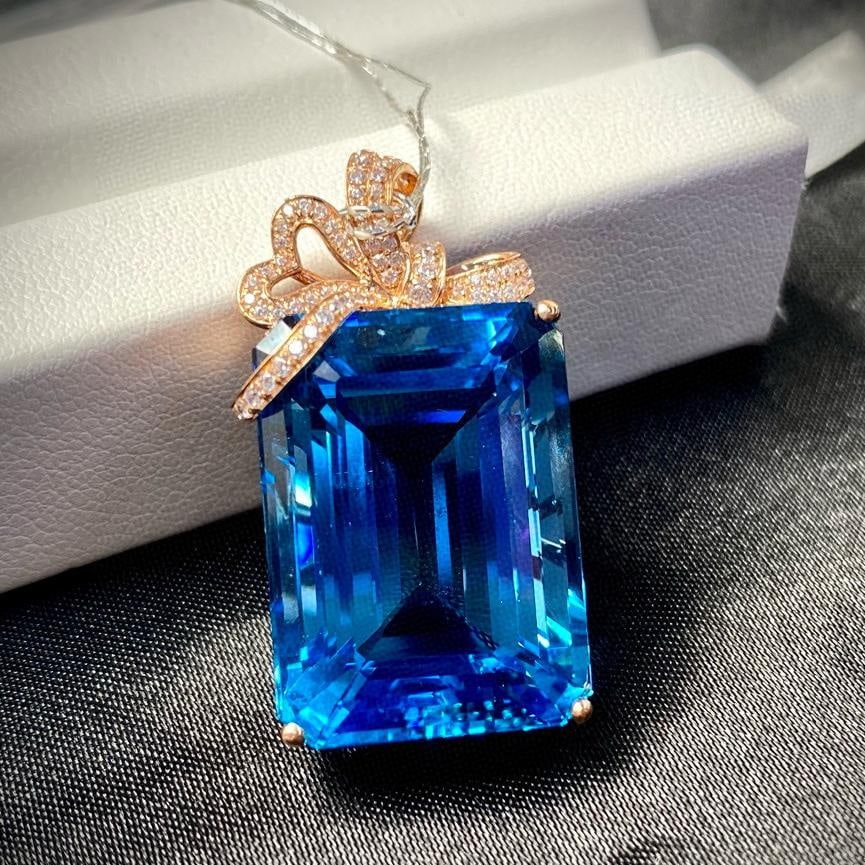 14k Gold 37.95 Ct Natural Topaz & Diamond Pendant( Without Chain ): Ref:231035101 // gold content:14k gold // main gemstone:topaz // shape:emerald // carat weight:37. 95ct // color:blue // treatment:natural // // adjacent gemstone 2 : diamond // number of stones:67