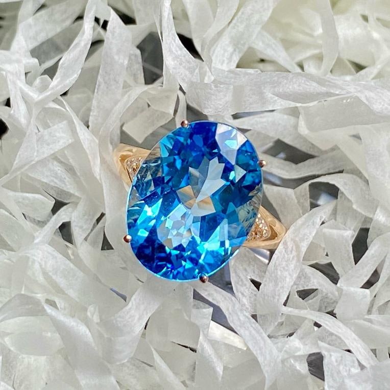 14k Gold 9.25 Ct Natural Topaz & Diamond Ring: Ref:231035103 // gold content:14k gold // ring size:7. 25us // // main gemstone:topaz // shape:oval // carat weight:9. 25ct // color:blue // treatment:natural // // adjacent gemstone 2 : diamond // nu