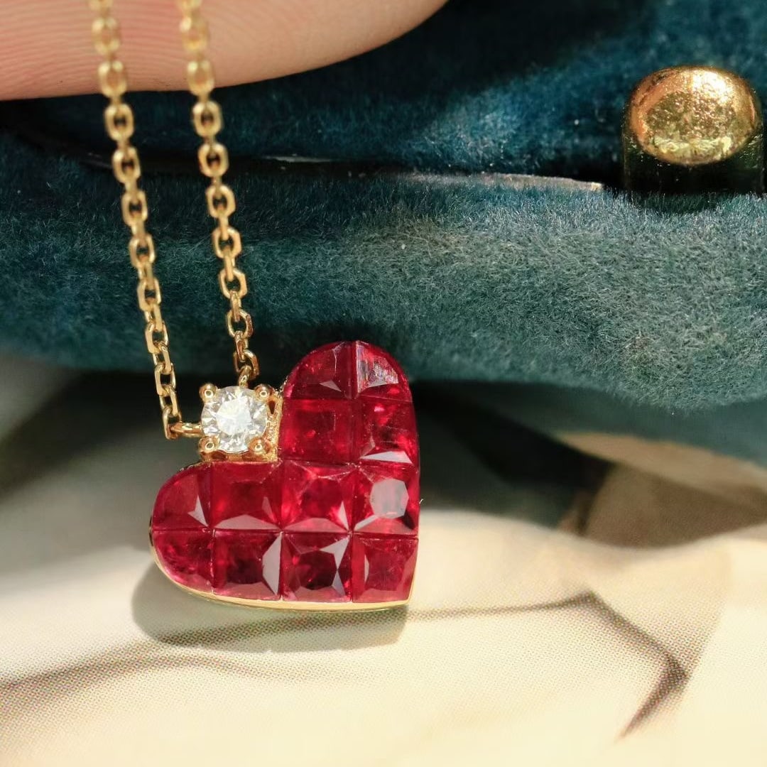 14k Gold 1.12 Ctw Natural Ruby & Diamond Necklace: Ref:231035124 // gold content:14k gold // main gemstone:ruby // shape:princess // carat weight:1. 08ct // color:red // treatment:natural // // adjacent gemstone 2 : diamond // shape:round // carat wei