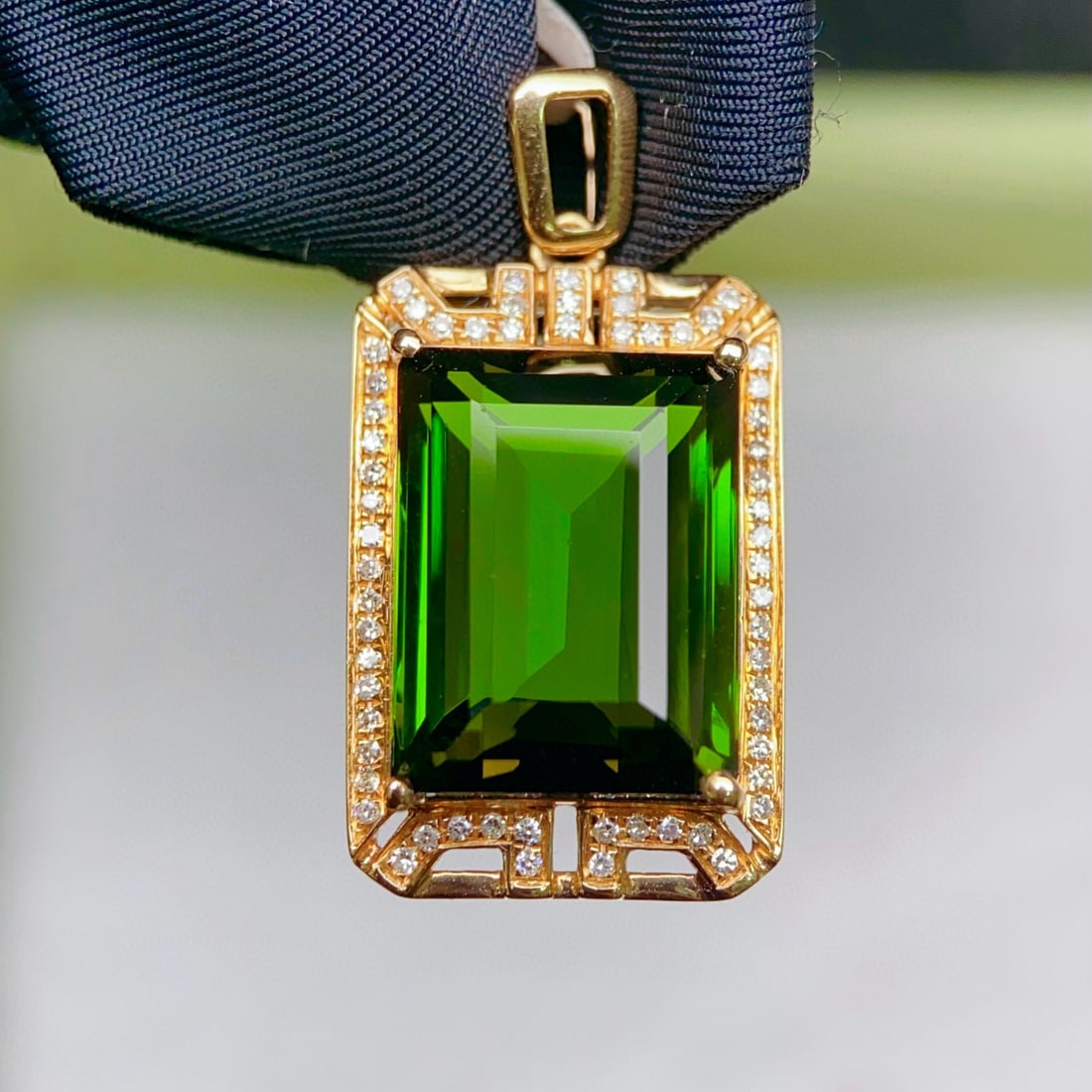 14k Gold 9.43 Ctw Natural Tourmaline & Diamond Pendant( Without Chain ): Ref:231035132 // gold content:14k gold // main gemstone:tourmaline // shape:emerald // carat weight:9. 25ct // color:green // treatment:natural // // adjacent gemstone 2 : diamond // number of