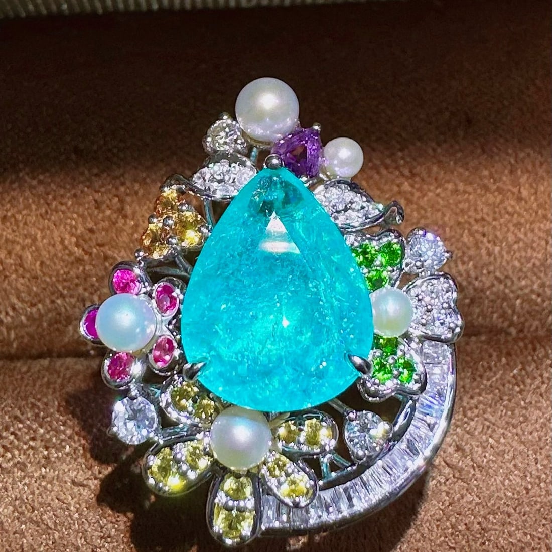 14k Gold 2.59 Ctw Natural Paraiba Tourmaline & Diamond Ring: Ref:231035134 // gold content:14k gold // ring size:7. 25us // // main gemstone:paraiba tourmaline // shape:pear // carat weight:2. 25ct // color:neon blue // treatment:natural // // adjacent