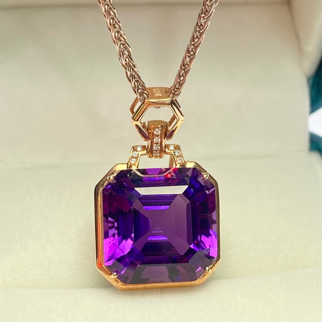 14k Gold 17.8 Ct Natural Amethyst & Diamond Pendant( Without Chain ): Ref:231035140 // gold content:14k gold // main gemstone:amethyst // shape:asscher // carat weight:17. 8ct // color:purple // treatment:natural // // adjacent gemstone 2 : diamond // number of