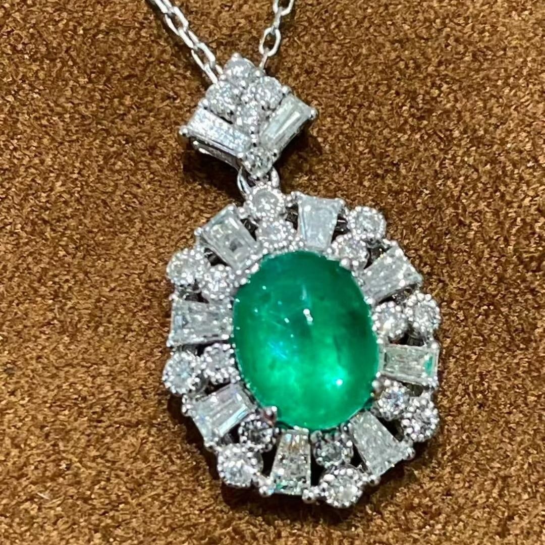 14k Gold 1.5 Ct Natural Emerald & Diamond Pendant( Without Chain ): Ref:231035144 // gold content:14k gold // main gemstone:emerald // shape:oval // carat weight:1. 5ct // color:green // treatment:natural // // adjacent gemstone 2 : diamond // shape:multiply // clarit