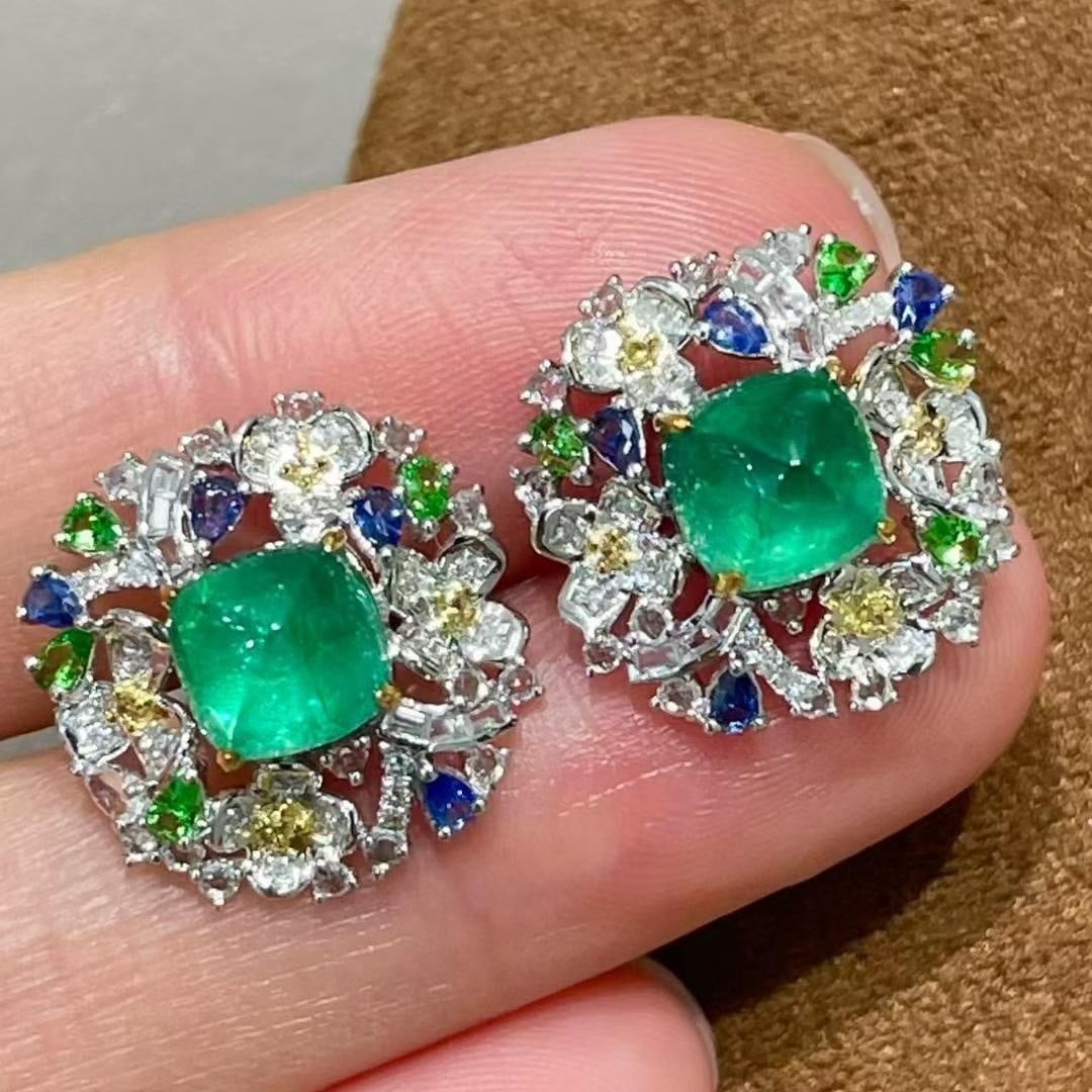 14k Gold 3.3 Ct Natural Emerald & Diamond & Coloured Gemstone Earrings: Ref:231035146 // gold content:14k gold // main gemstone:emerald // shape:suger-loaf // carat weight:3. 3ct // color:green // treatment:natural // // adjacent gemstone 2 : diamond // shape:round //